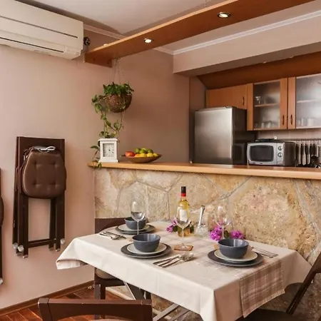 Sandro - Two Bedroom With Sea View Daire *