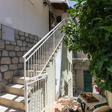 Sandro - Two Bedroom With Sea View Daire *