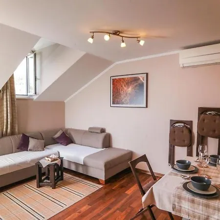 Sandro - Two Bedroom With Sea View Daire *